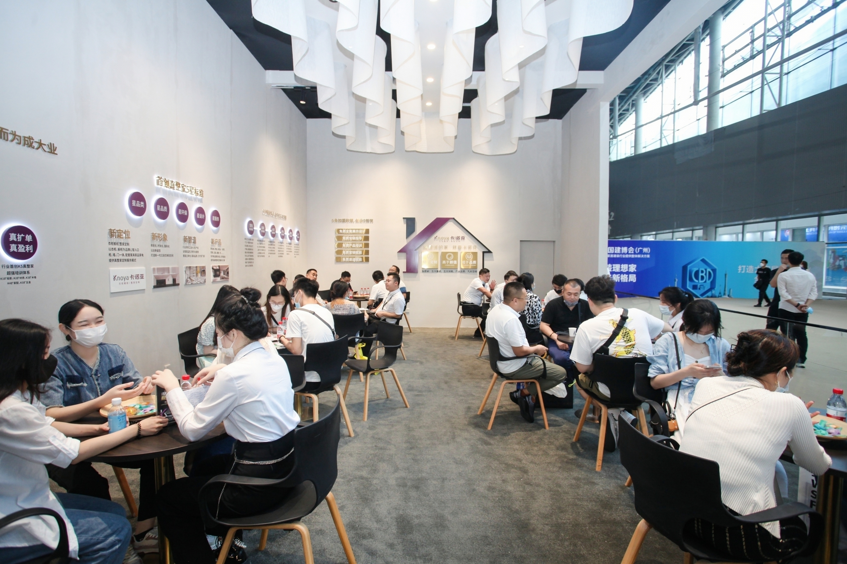 卡诺亚新一代沉醉式休会展馆冷艳中国建博会（广州）